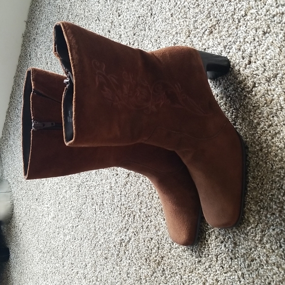 White Mountain Suede Leather Brown Boots Size 9 M EUC - Picture 2 of 8